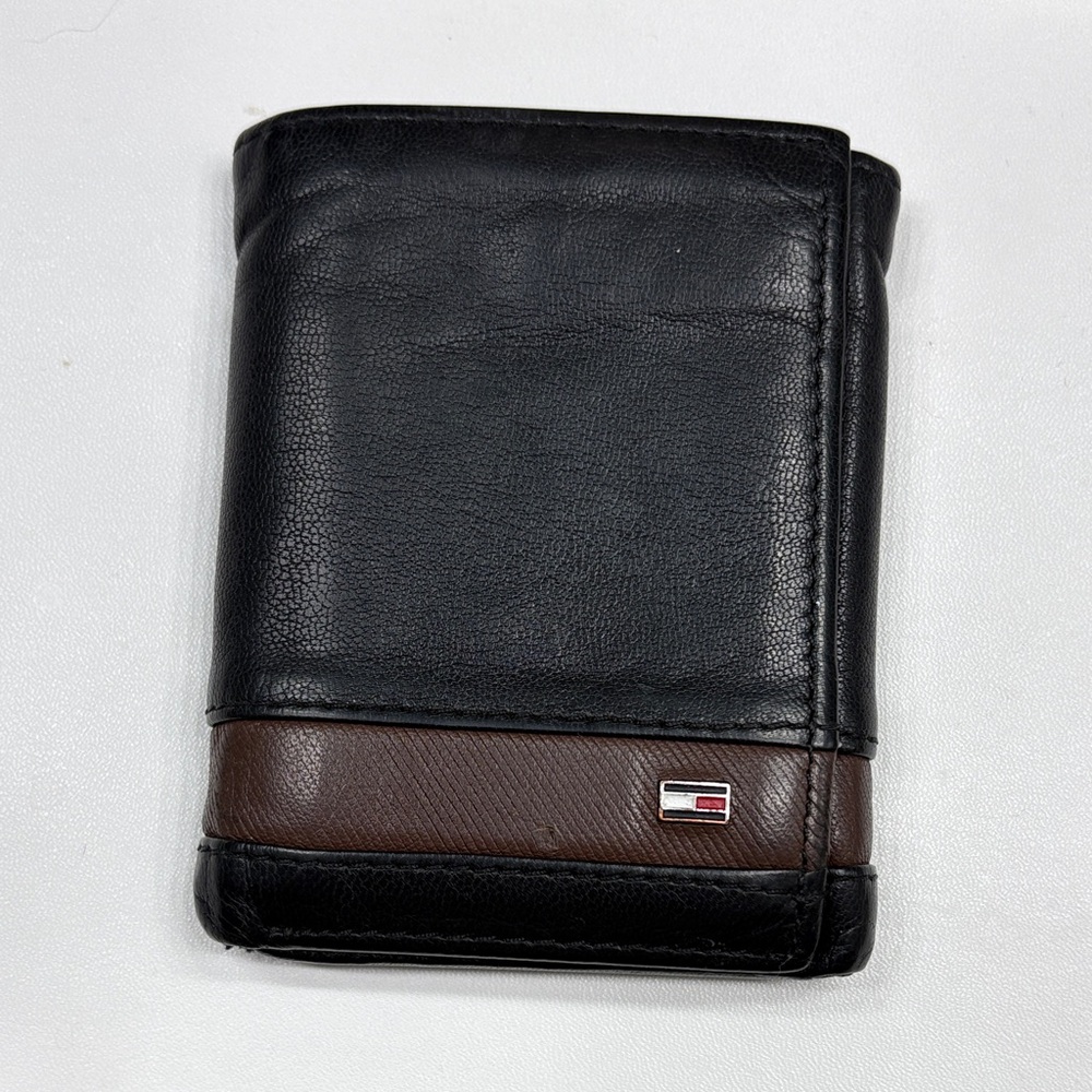 Tommy Hilfiger Black and Brown Key Holder
